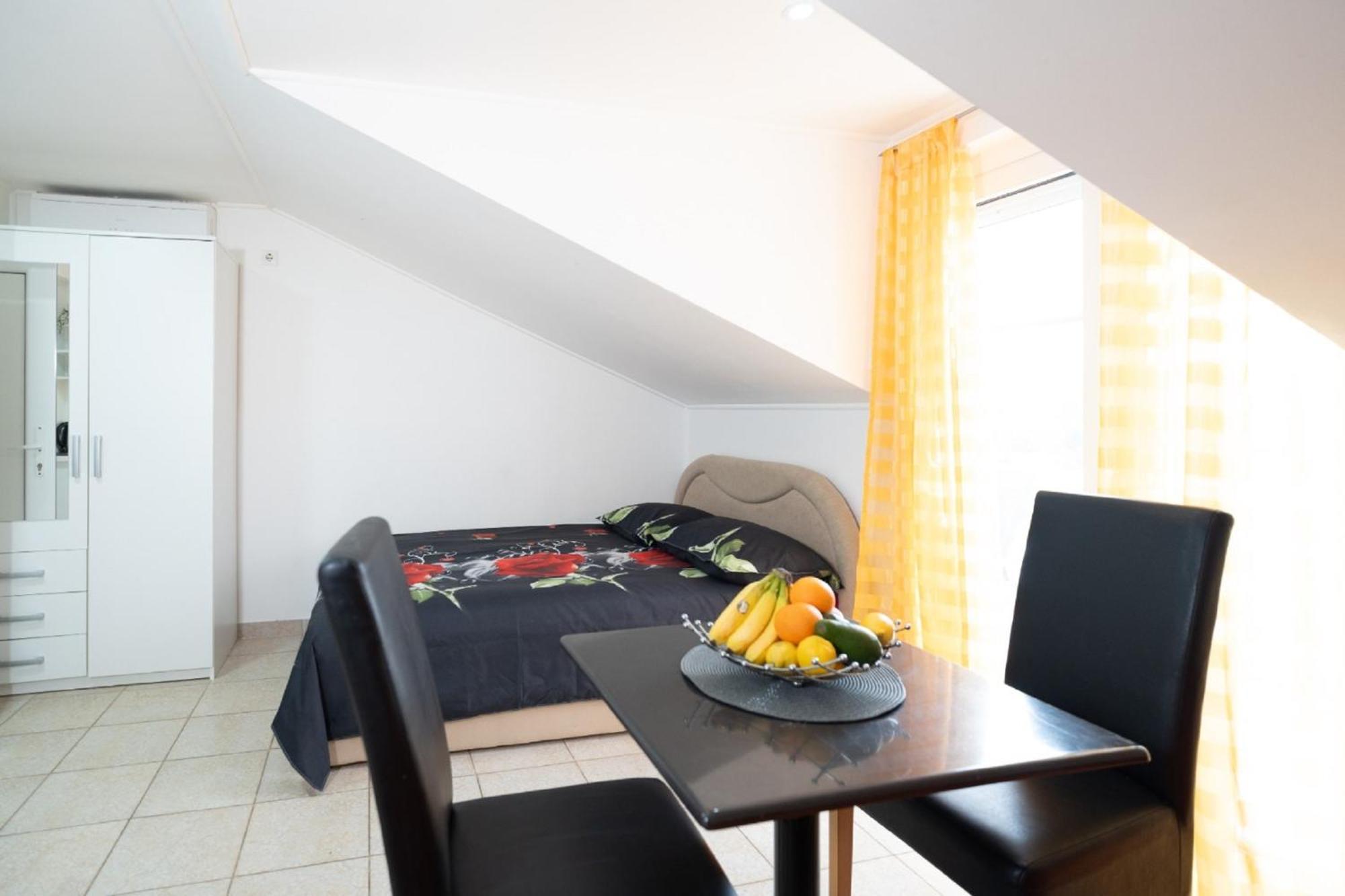 Apartments Milic Gornji Karin Εξωτερικό φωτογραφία
