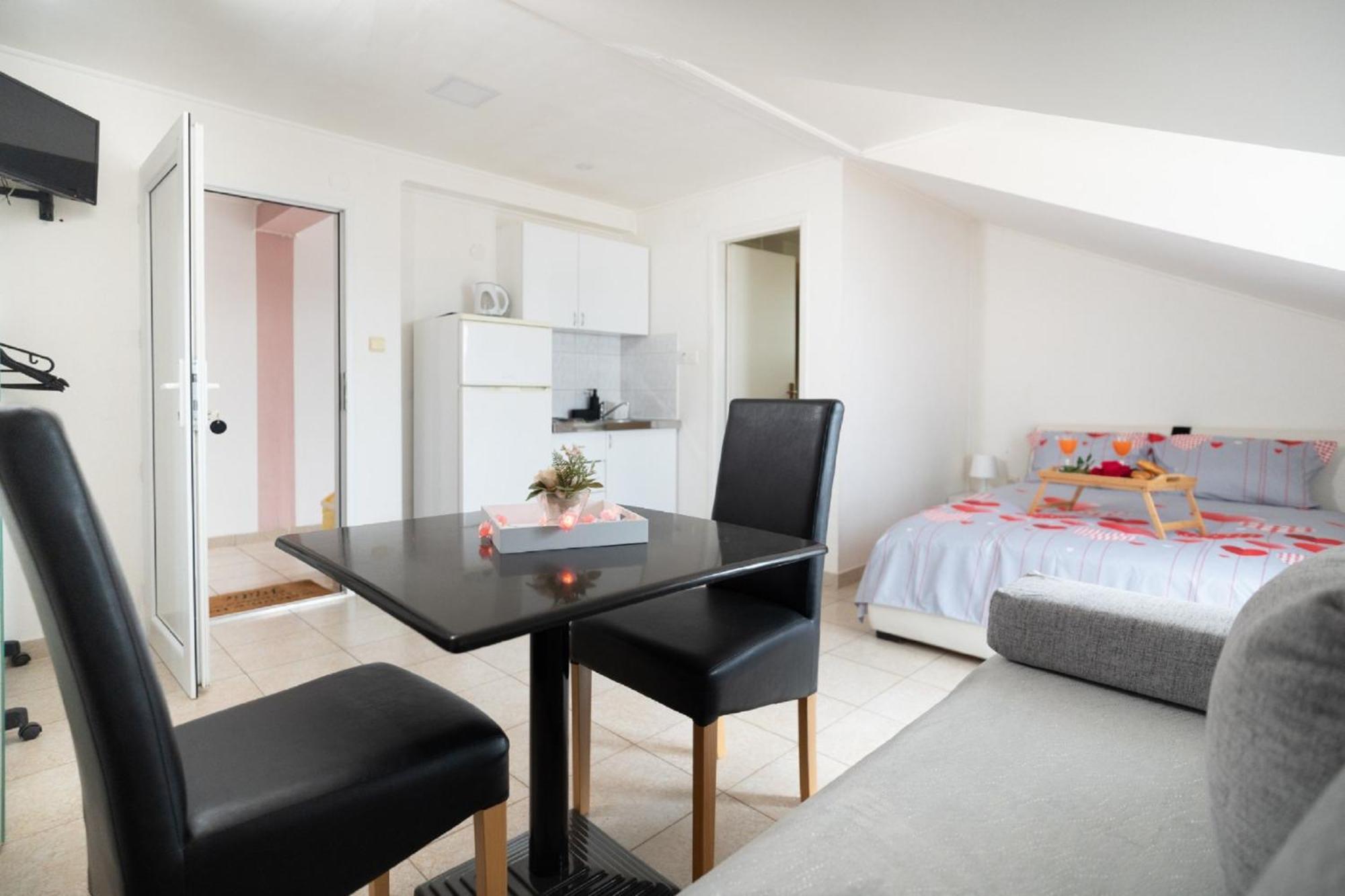 Apartments Milic Gornji Karin Εξωτερικό φωτογραφία